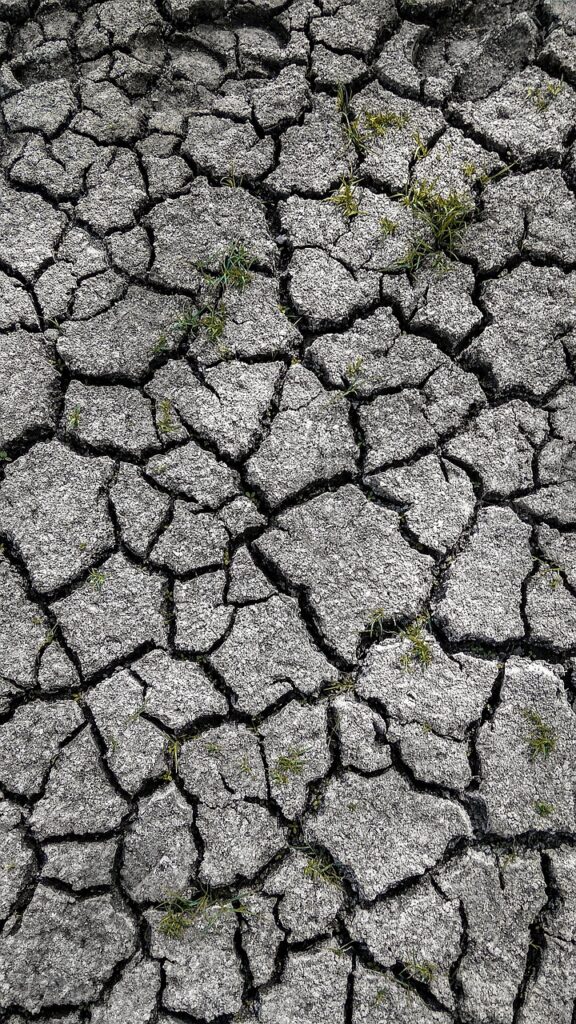 g7e8ada480f4744f77d45f3fef4a8781f3fee7cb6b7e5275c79498a4bbe54c11c604b4a97b7ecd0547cdb3f24e368fc99ceec23b0a733793f68421fac0ae3b94f_1280-5483957 drought, earth, clay, desert, cracks, cracked earth, nature, dry, arid